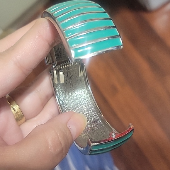 Green Blue Turquoise Enamel Stripes Bangle Bracelet Push in Clasp - Picture 3 of 3